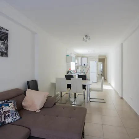 Three Bedroom Goleta Apartment Torrevieja