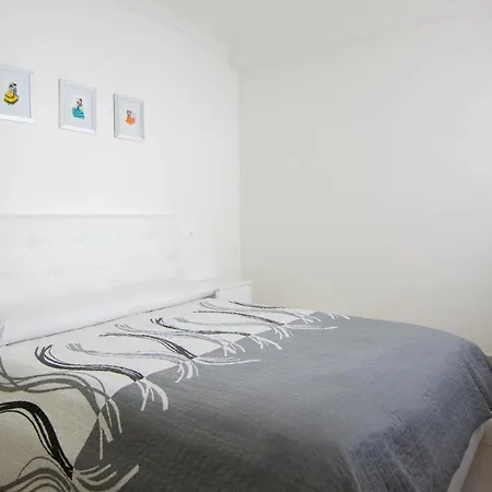 Three Bedroom Goleta Apartment Torrevieja
